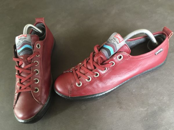 Chaussures tout cuir bordeaux marque CAMPER