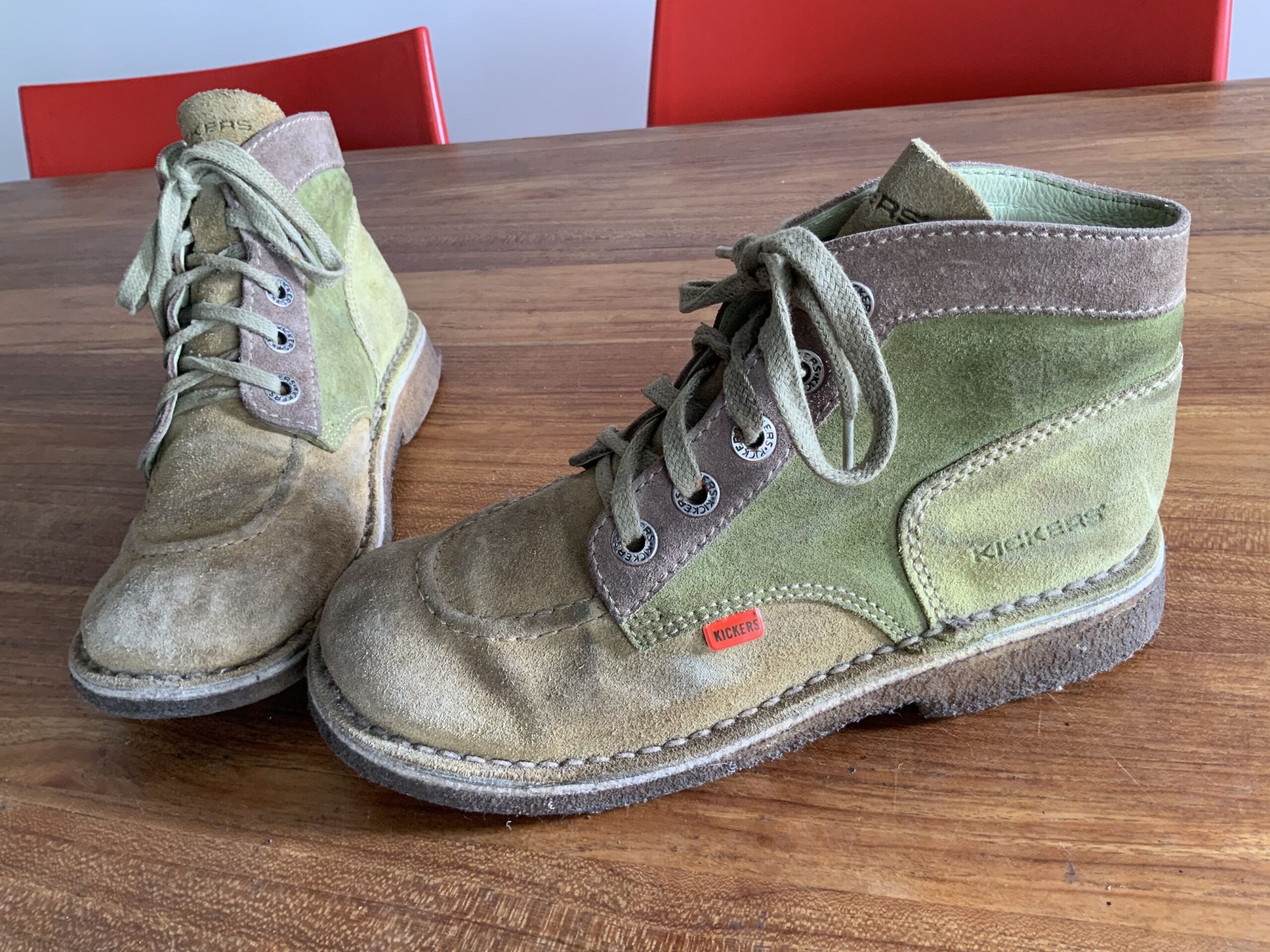 Anciennes boots cuir multicolore marque Kickers vintage d occasion