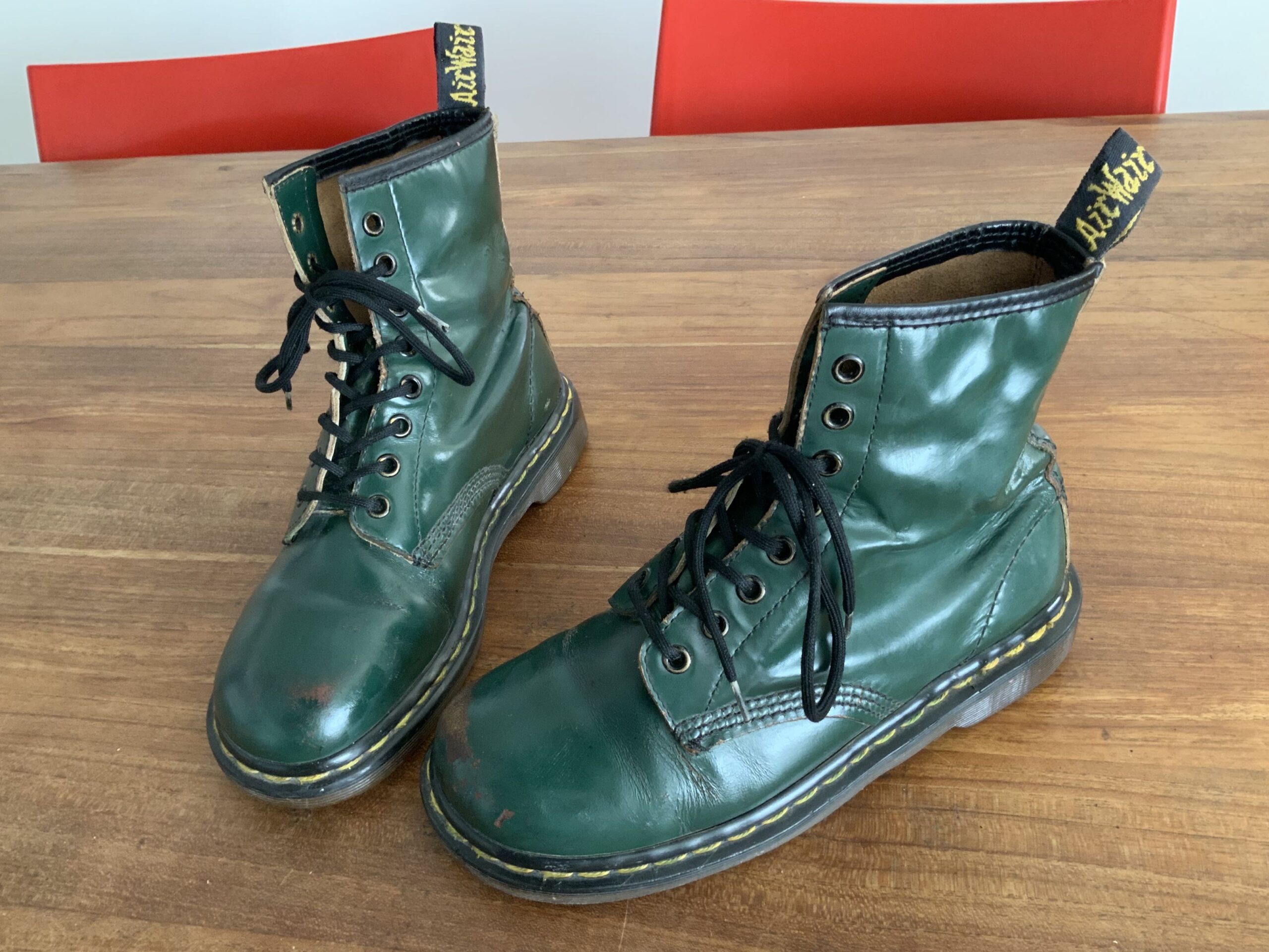Anciennes boots cuir vert fonce marque Dr MARTENS ENGLAND tres vintages d occasion